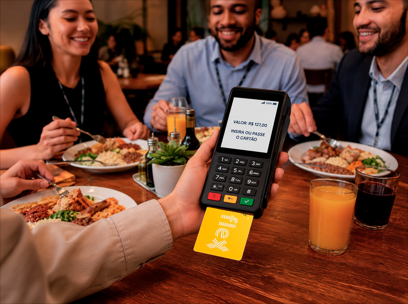 Pagamento por aproximação na maquininha com o cartão LeCard